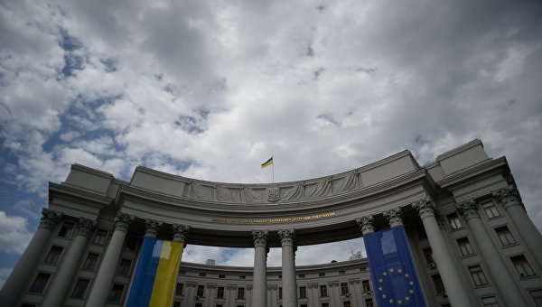 Украинский МИД вполне прогнозируемо осудил приезд Берлускони в Крым