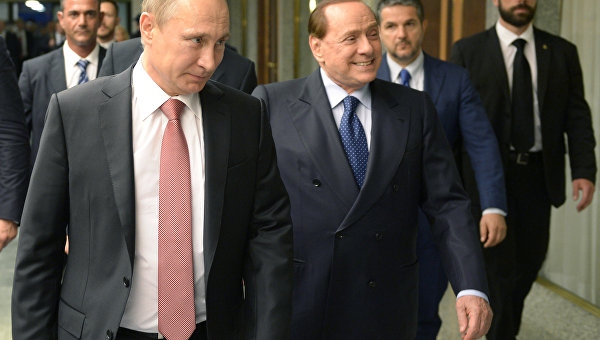 Путин и Берлускони побывали в Ханском дворце в Бахчисарае