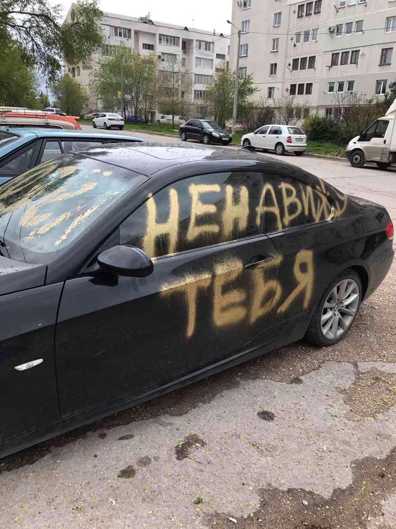 В Севастополе от рук ревнивой барышни пострадал автомобиль