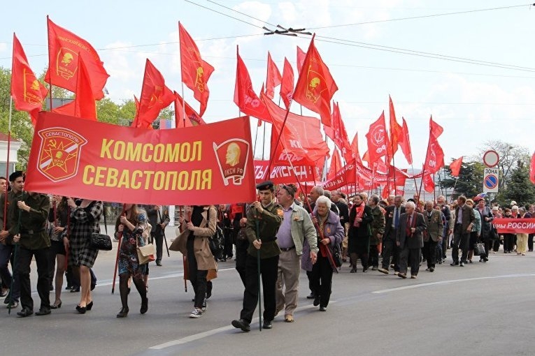 Первомайское шествие в Севастополе собрало рекордное число участников