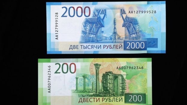 Стало известно, когда купюры номиналом в 200 и 2000 рублей станут общедоступными