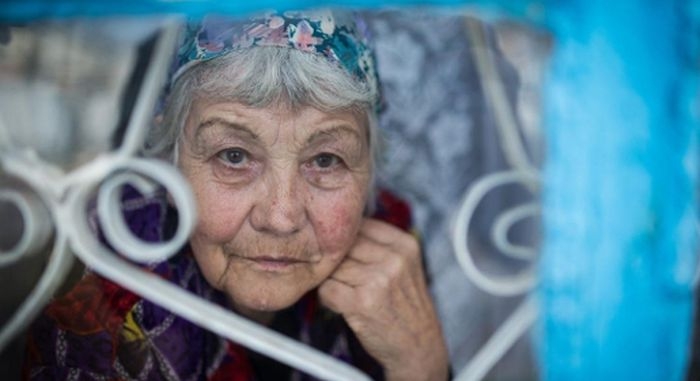 Домовладелец в Феодосии бетонным забором замуровал пенсионерку в собственном доме