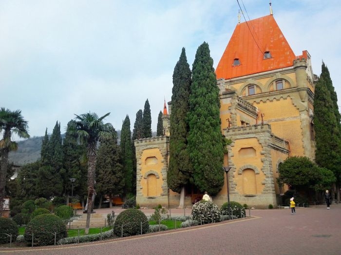 Блог путешественника по Крыму: дворец княгини Гагариной, или замок слез на мысе Плака