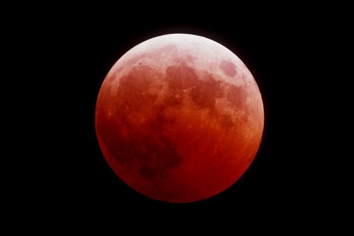 Две кровавые луны: россияне увидят в небе редчайшее лунное затмение