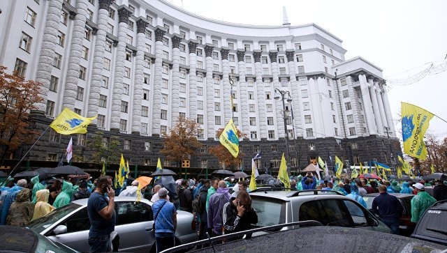 На Украине машина с депутатом Рады сбила участников протеста