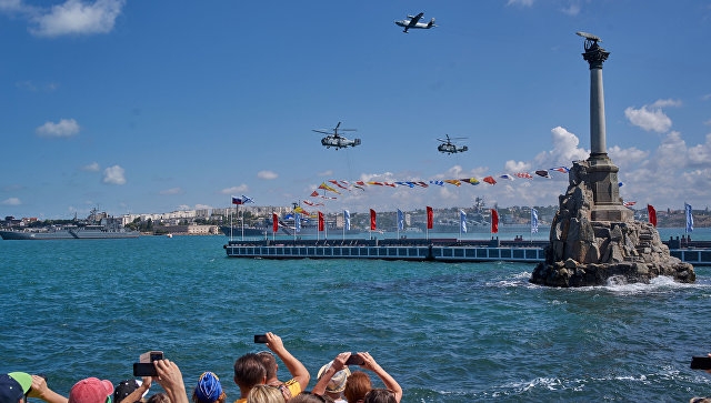 Медведев посетил праздник в честь Дня ВМФ в Севастополе
