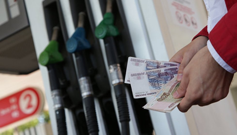 Крым и Севастополь догнали Камчатку по ценам на бензин