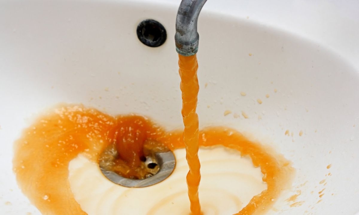 Стали известны причины «гнилой» воды в кранах Симферополя