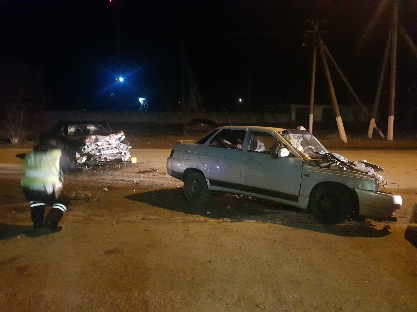 ДТП В Крыму: Mazda протаранила ВАЗ, есть пострадавшие (фото)