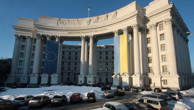 Киев планирует расторгнуть около сорока соглашений с РФ