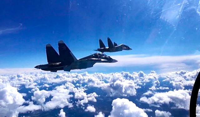 Истребители Су-30 отработали завоевание господства в небе Крыма