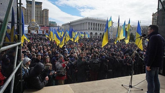 Движение перекрыто, на Майдане митингуют: в Киеве националисты требуют отставки правительства Украины