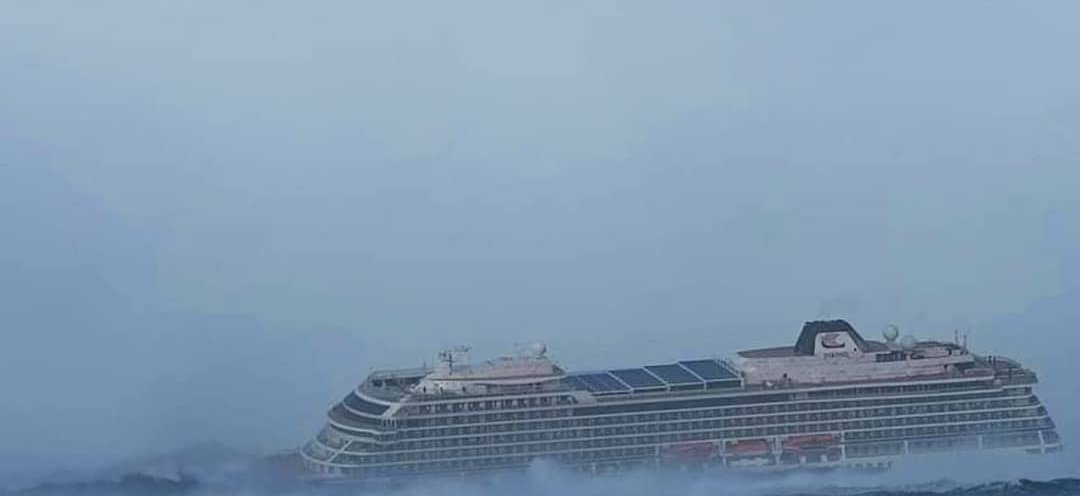Опубликовано видео с терпящего бедствие в Норвегии круизного лайнера
