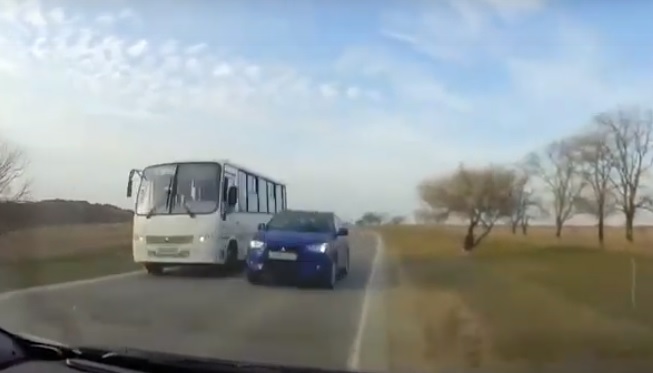 Опасный маневр на дороге чуть не привел к трагедии в Севастополе