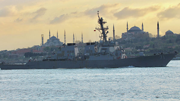 Российские корабли следят за вошедшим в Черное море эсминцем США