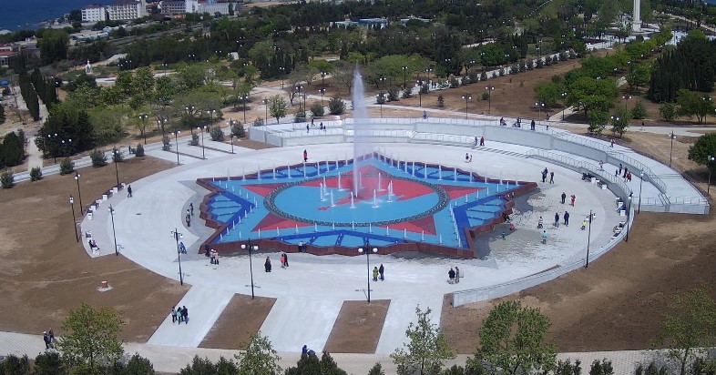 Три месяца за 30 секунд: в Сети появилось видео поэтапного строительства фонтана Победы в Севастополе