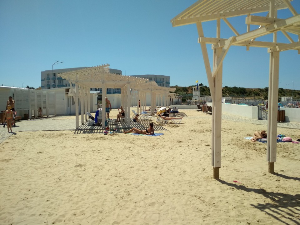 На севастопольском пляже установят новые торговые павильоны