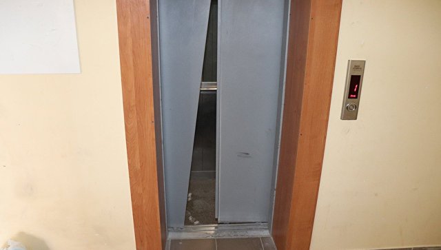 В новостройке Севастополя сорвался лифт с людьми
