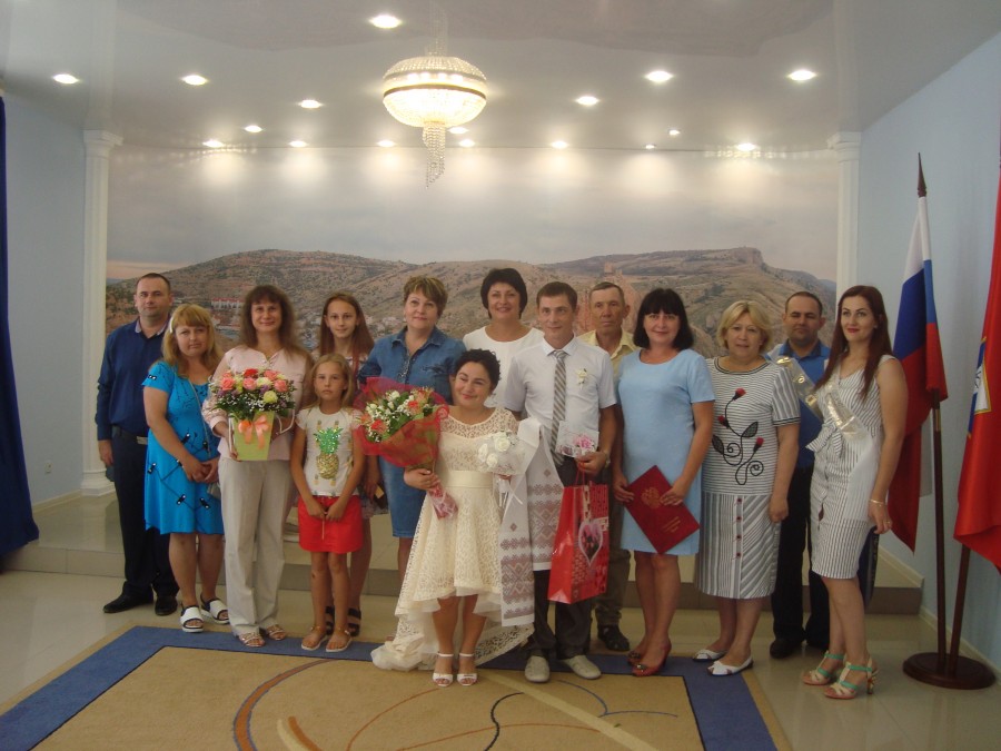 Татьяна Лобач поздравила жителей Балаклавы с Днём семьи
