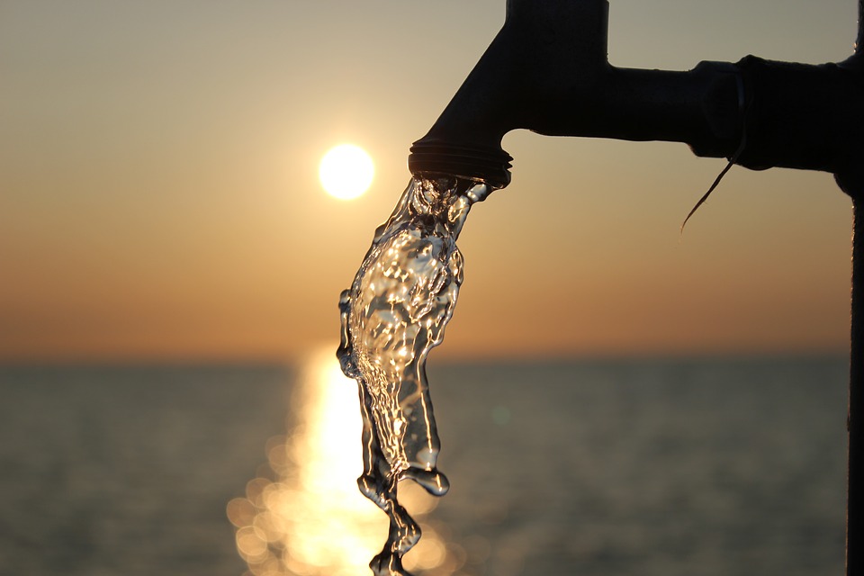 Жителей Крыма попросили экономнее расходовать воду