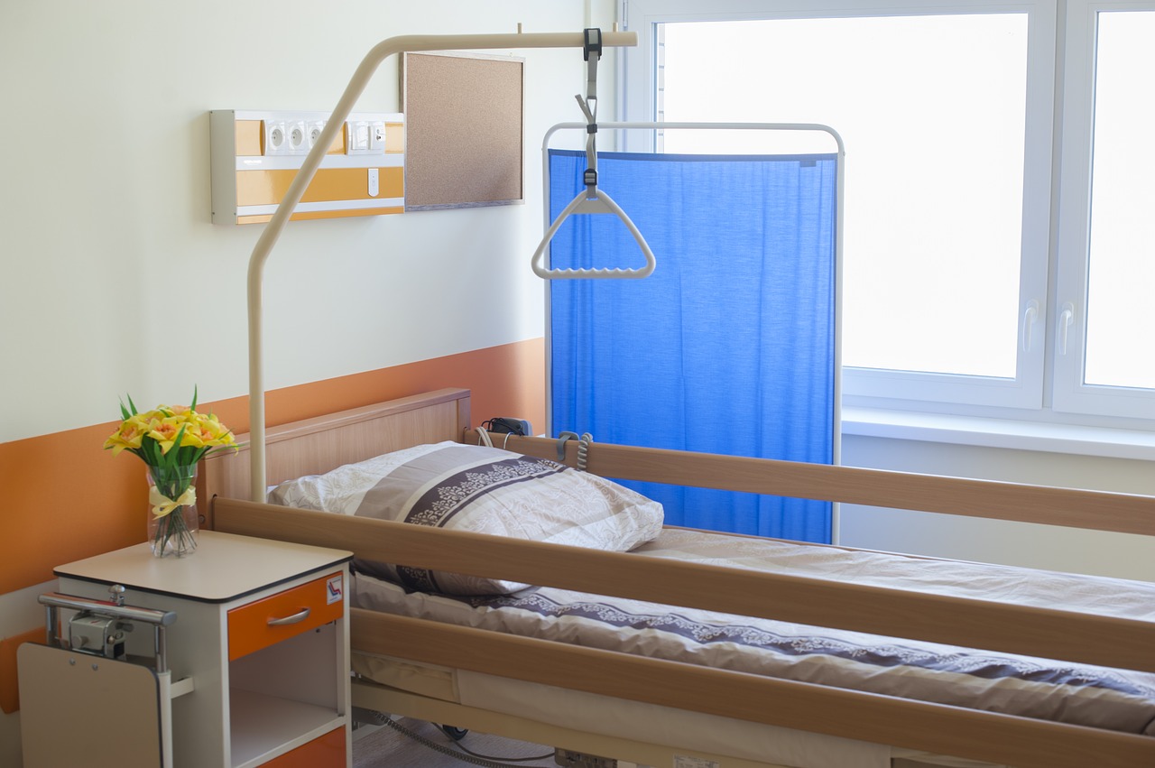 В севастопольской больнице молодая пациентка обокрала соседа по палате