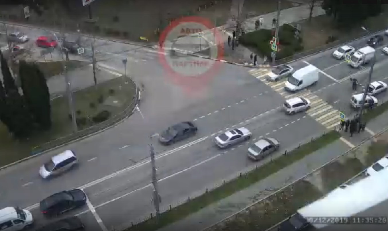 Резонансный наезд на пешехода в Севастополе попал на видео