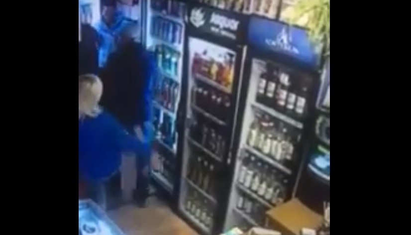 Продавщица крымского магазина отбила у грабителя ящик с пожертвованиями