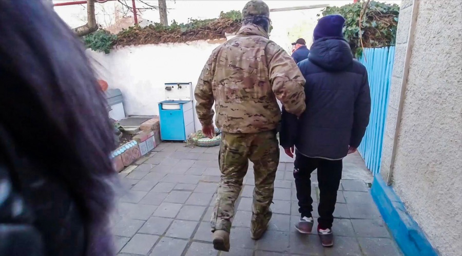Два последователя Рослякова готовили теракты в образовательных учреждениях Керчи