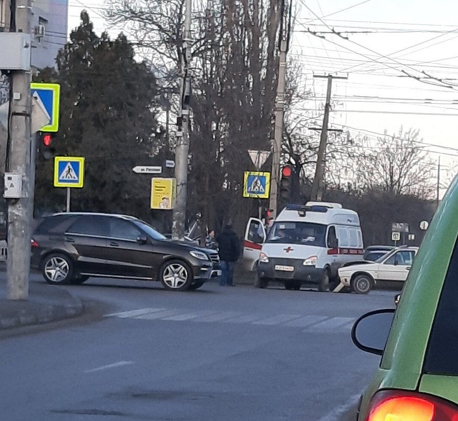 Машина «скорой» попала в ДТП в Симферополе