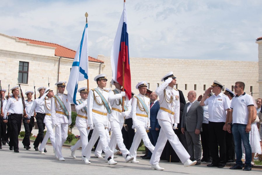 В Севастополе отметили День государственного флага