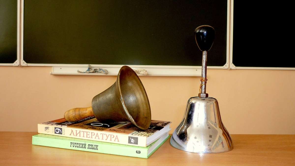 Единый звонок с уроков в российских школах отменят