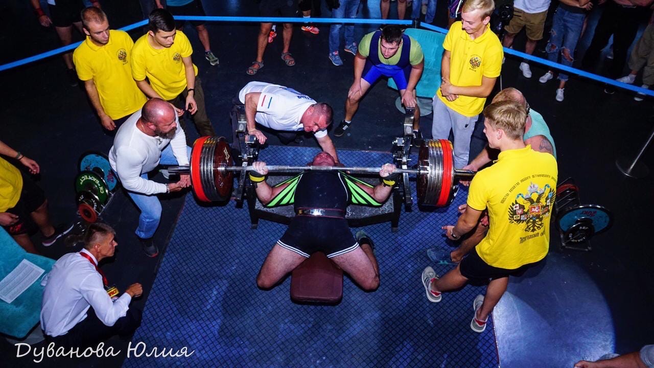 Севастопольский спортсмен пожал штангу весом 370 килограммов