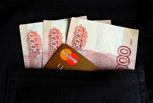В Севастополе пасынок украл 65 тысяч рублей у отчима