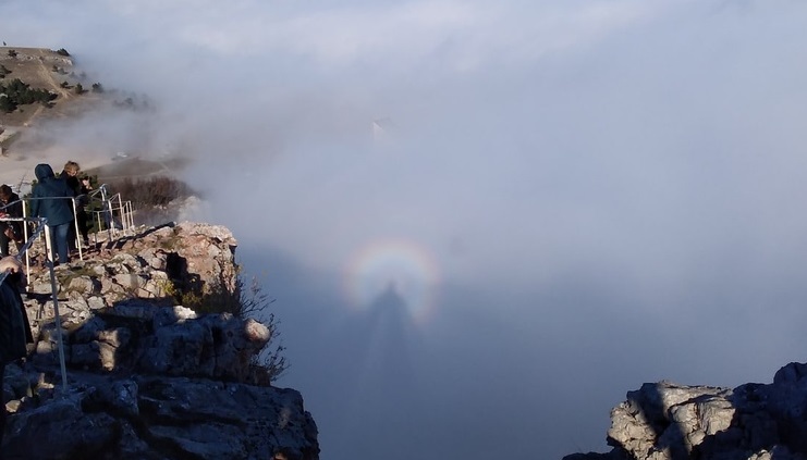 Туристы встретили Брокенского призрака в горах Крыма