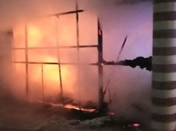 Торговый бутик сгорел на симферопольском рынке