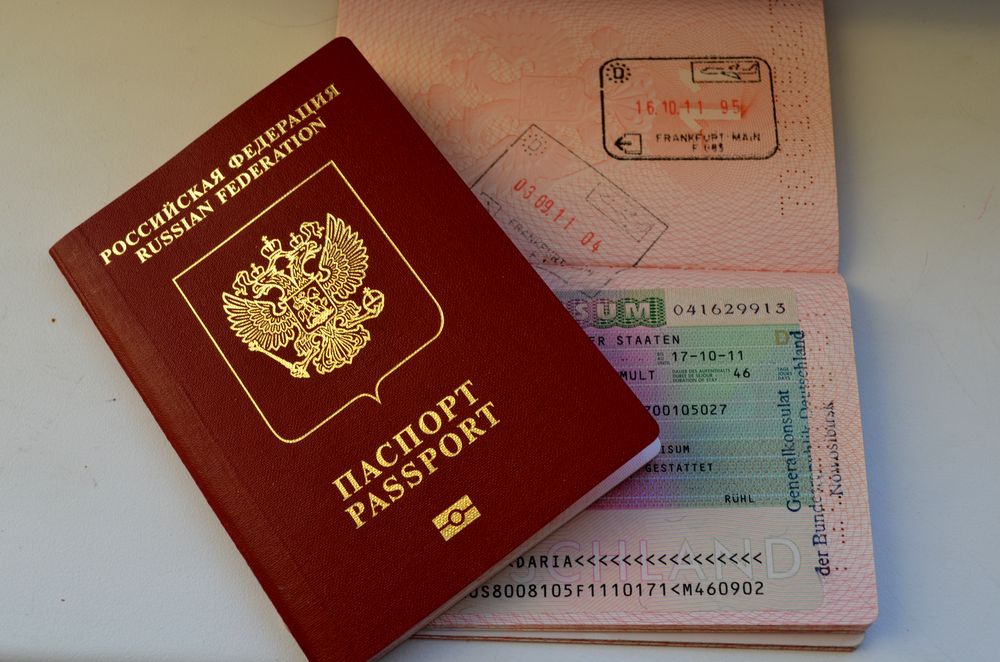 Российский паспорт оказался на 50 месте в мире по «безвизу»
