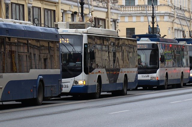 Пьяный пассажир с ножом напал на водителя троллейбуса в Крыму