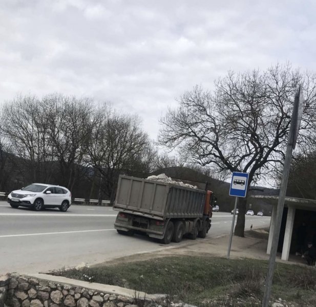 В Севастополе грузовые автомобили перевозили отходы без документов