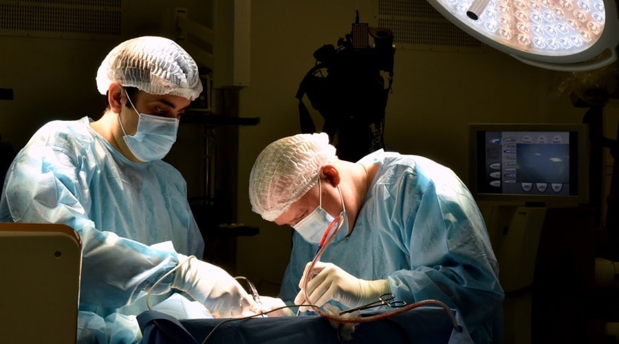 В Крыму ведущий нейрохирург страны провел уникальную операцию
