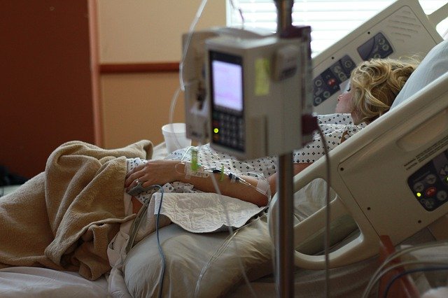 Роженицу, у которой страшно загноились швы после родов в Крыму, выписали из больницы (фото)