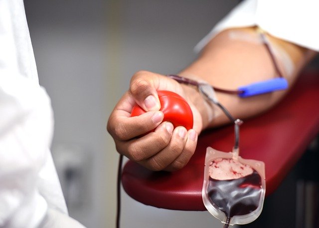 Нужно пополнить запасы крови: крымчан призывают стать донорами в мае