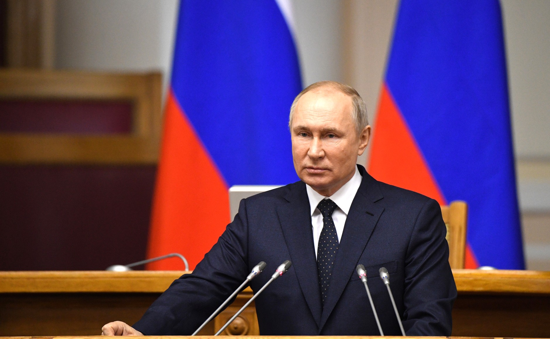 Песков заявил, что Путин готов обсуждать с Зеленским Крым