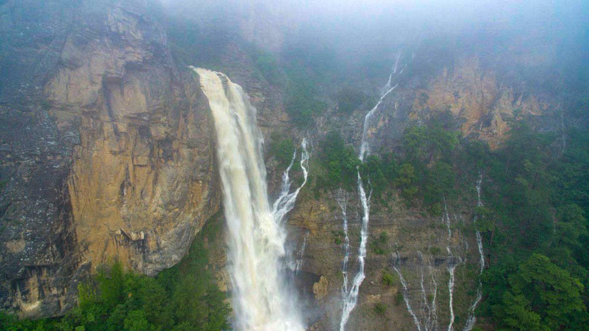 Водопад Учан-Су набрал максимальную силу за последние полвека