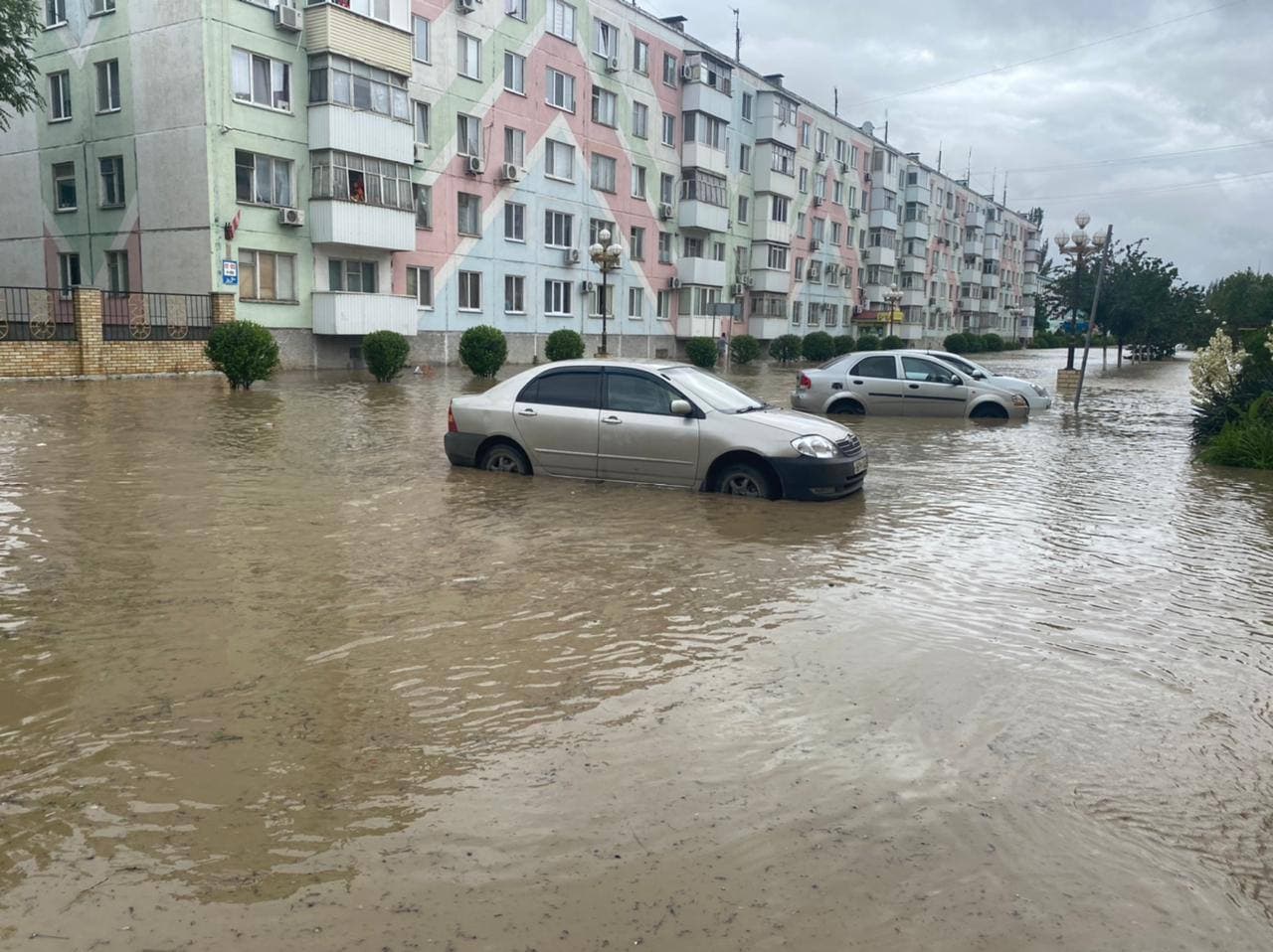 Настоящий потоп: в Керчи из берегов вышла река (видео)