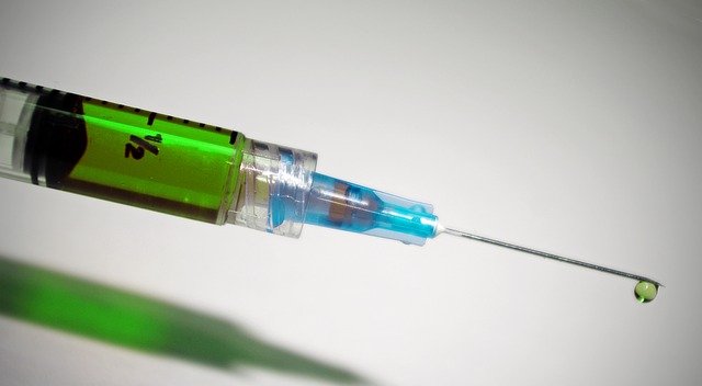 Россияне назвали главной причиной отказа от вакцинации страх последствий для здоровья