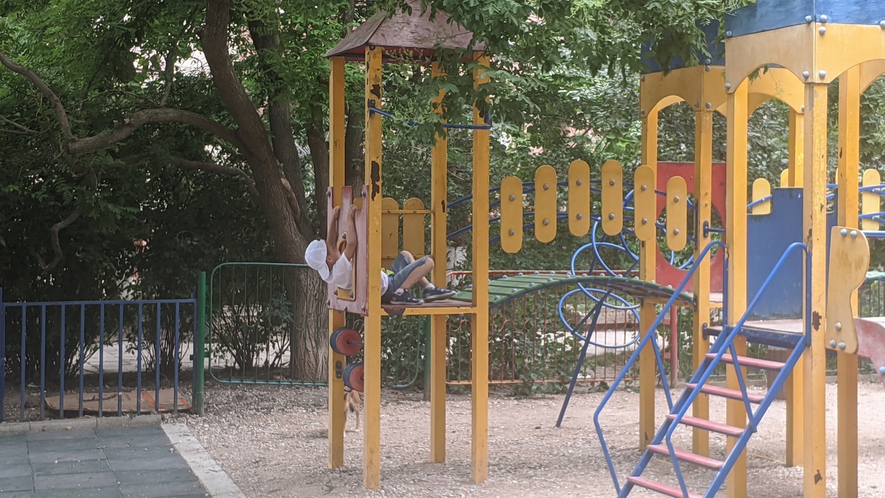 В Крыму ребенок получил перелом основания черепа на детской площадке