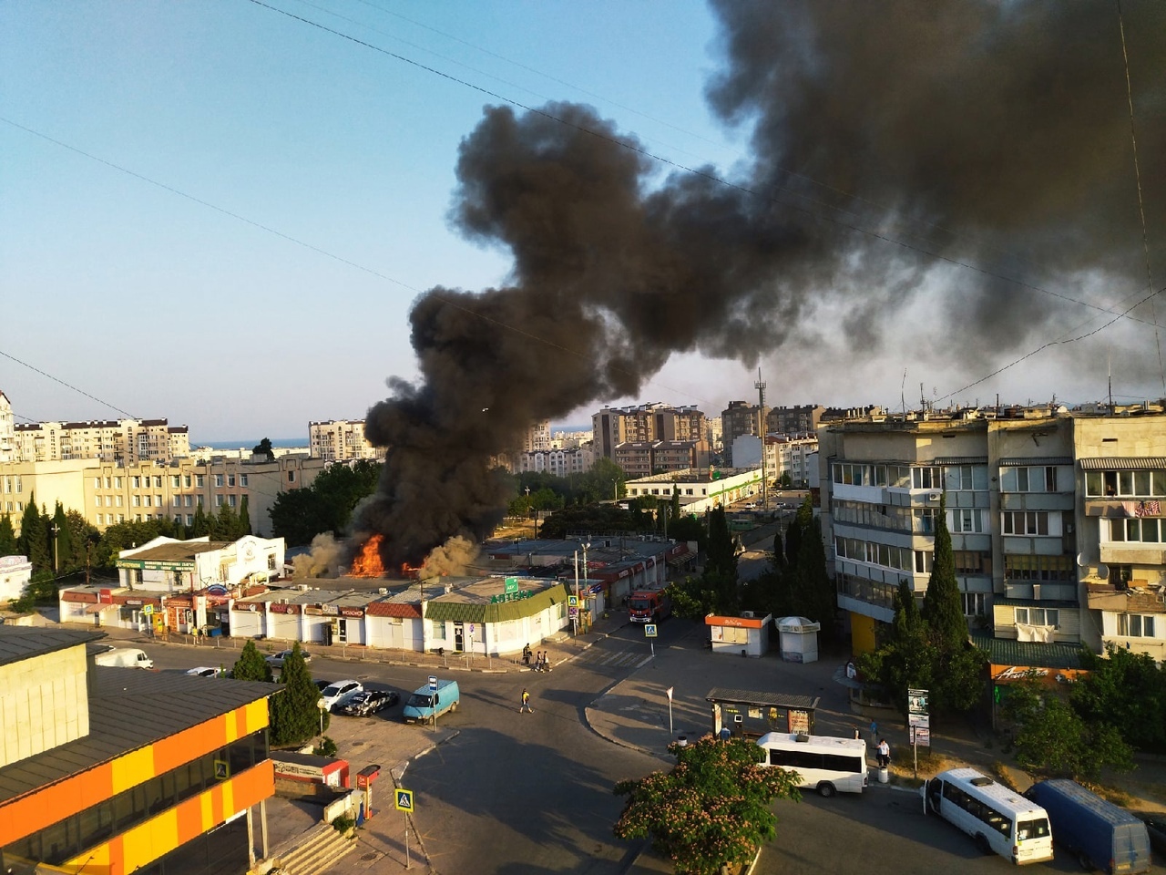 На Шевченковском рынке Севастополя горели торговые павильоны