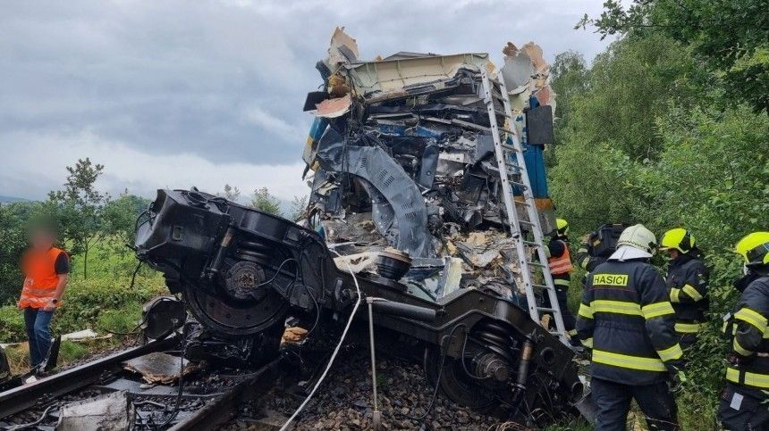 В Чехии столкнулись два пассажирских поезда: десятки пострадавших, есть жертвы