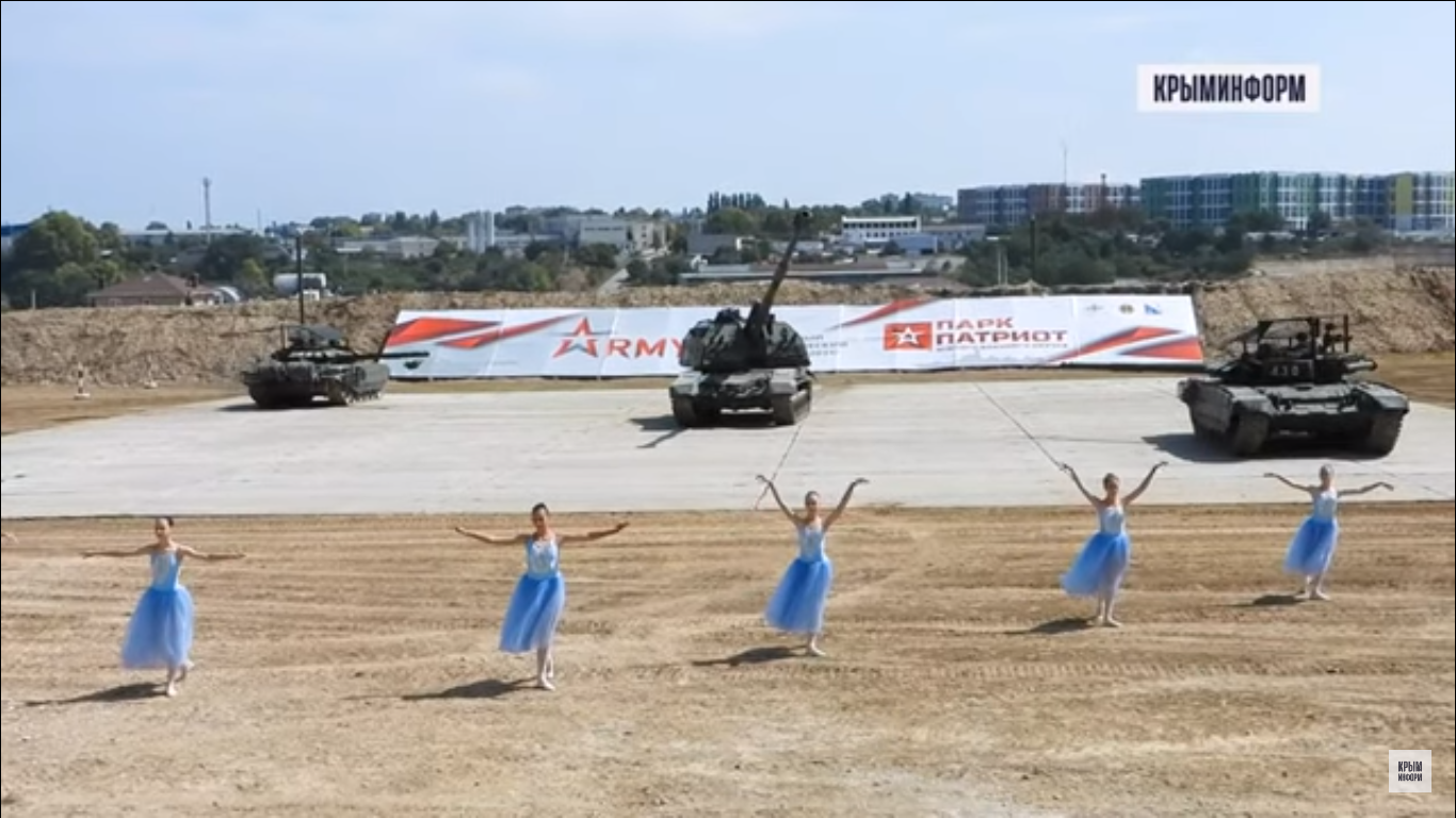 На военно-техническом форуме в Севастополе показали «танковый вальс» (видео)