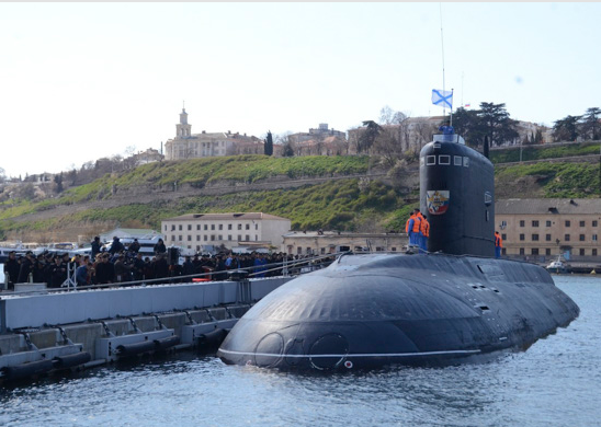 Экипаж подводной лодки Черноморского флота сдает курсовую задачу в Черном море